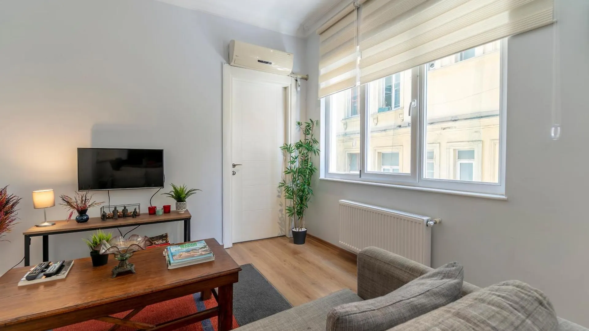 Charming & Bright Apartment In Taksim 이스탄불 터키