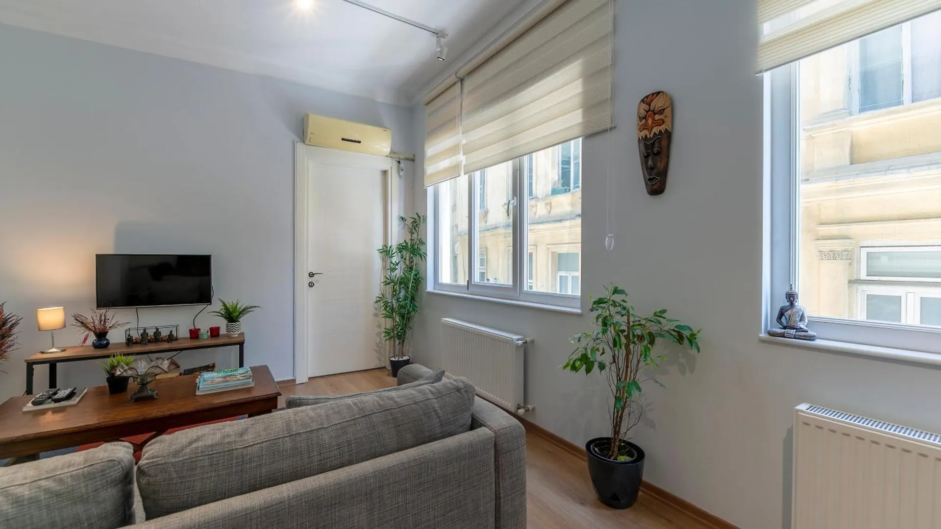 Charming & Bright Apartment In Taksim Istanbul 0*,